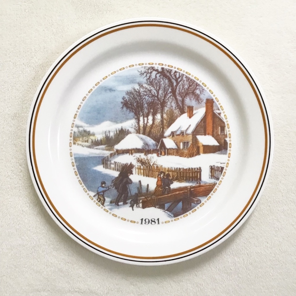 Vintage 1981 Corelle Christmas Plate – Winter Snow Scene, 10.25”